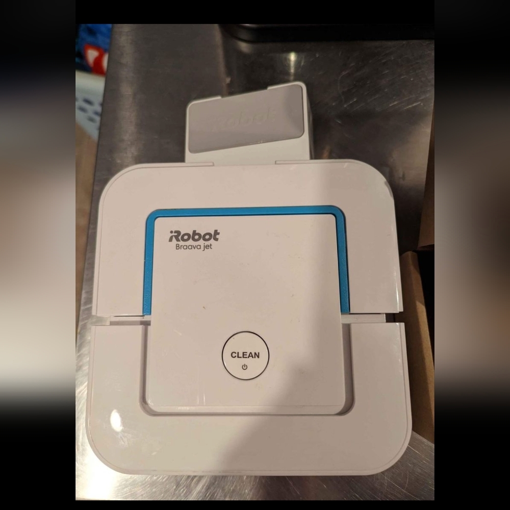 iRobot Braava jet robot mop Model 240 bundle